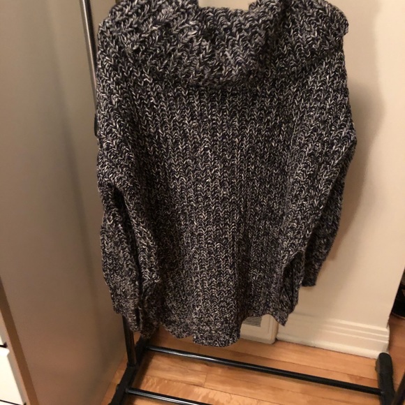 Sweater - Picture 1 of 2